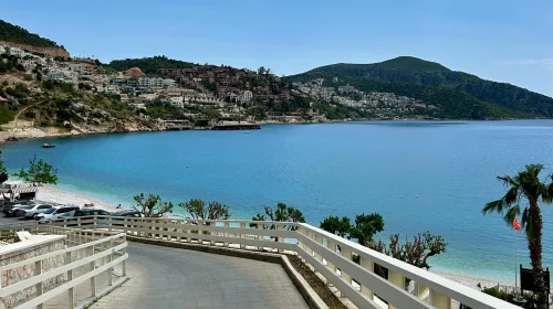 Dalaman Havalimanı'ndan Kalkan'ın lüks otellerine Ege Vip Tur ile modern Mercedes Vito araçlarla VIP transfer hizmeti.