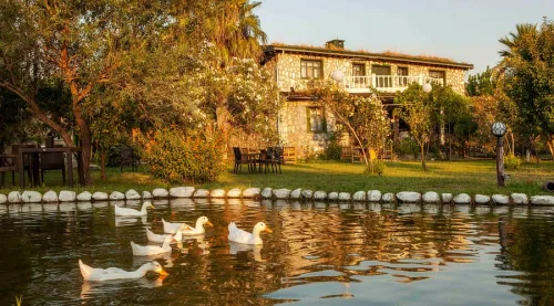 Dalaman Havalimanı Otantik Taş Ev Sarıgerme VIP Transfer Karşılama Hizmeti - Ege Vip Tur Lüks Mercedes Vito Araç Filosu.