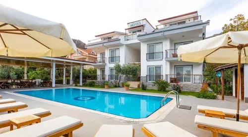 Dalaman Havalimanı Kerem Apart Hotel Göcek VIP transfer hizmeti için lüks Mercedes Vito araç karşılama - Ege VIP Tur