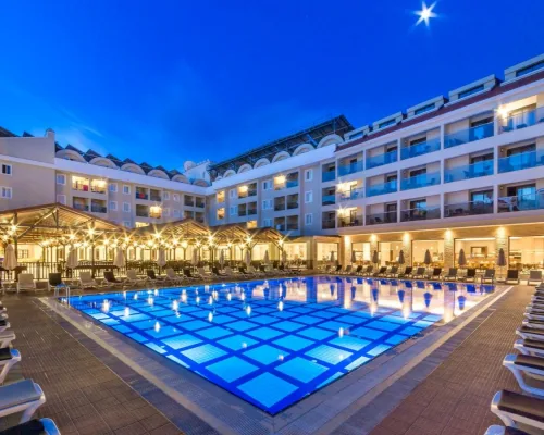 Dalaman Hava Limanından Marmarisdəki Julian Club Hotel üçün VIP transfer xidmətini göstərən nəqliyyat görüntüsü.