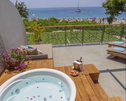 Ecclesia Hotel Ölüdeniz üçün Ölüdeniz bölgəsində Dalaman Hava Limanı VIP transfer və özəl otel çatdırılmasını göstərən hero şəkli.