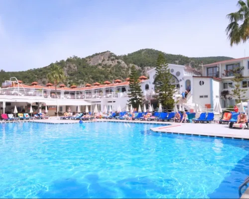 Karbel Hotel Ölüdeniz üçün Ölüdeniz bölgəsində Dalaman Hava Limanı VIP transfer və özəl otel çatdırılmasını göstərən hero şəkli.