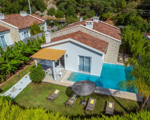 Z Exclusive Hotel Villas üçün Ölüdeniz bölgəsində Dalaman Hava Limanı VIP transfer və özəl otel çatdırılmasını göstərən hero şəkli.