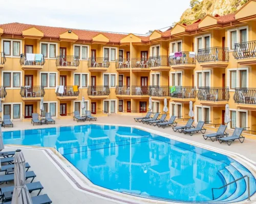 Belcehan Beach üçün Ölüdeniz bölgəsində Dalaman Hava Limanı VIP transfer və özəl otel çatdırılmasını göstərən hero şəkli.